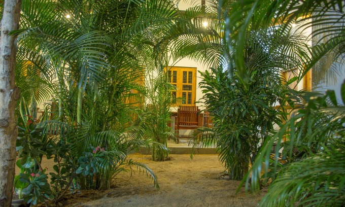 Pottuvil Division 2 Hotel | Eagle Resort Arugambay