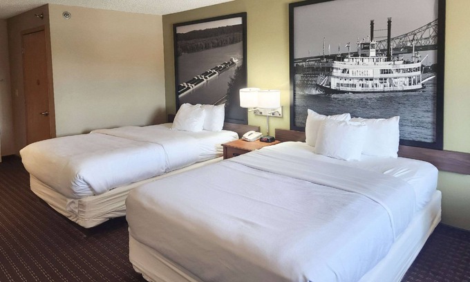 Le Claire Hotel | Eagle Ridge Inn