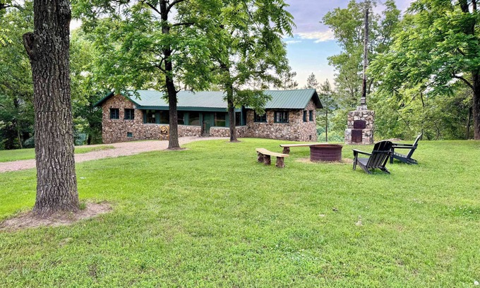 Tahlequah Cabin | Eagle Rock Cabin Illinois River view