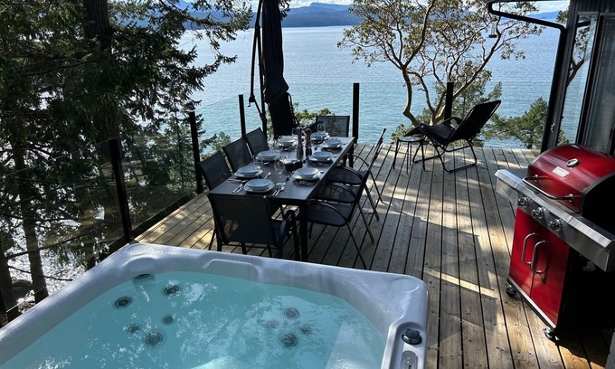 Pender Island House | Eagle Rock - Spacious Oceanfront - Family Friendly Home