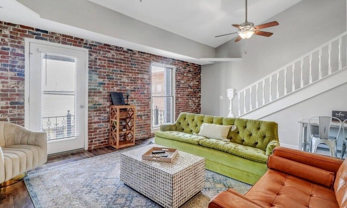 Statesboro Apartment | Eagle's Landing Loft-Downtown, Above Bull & Barrel