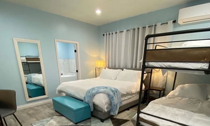 Wrightwood House | Eagles Suite