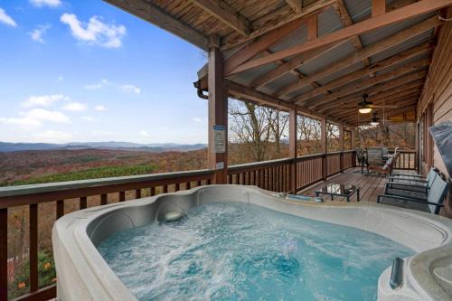Morganton House | Eagles View Ridge - Gorgeous Mountain Views from the Hot Tub + Firepit