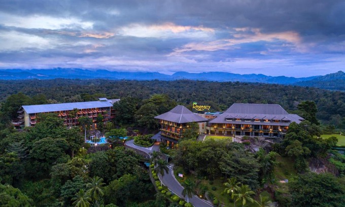 Tennekumbura Hotel | Earl's Regency Hotel