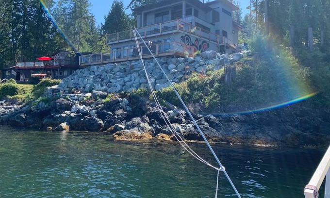 Earls Cove Bed & Breakfast | Earls Cove Orca View B and B crews quarters.