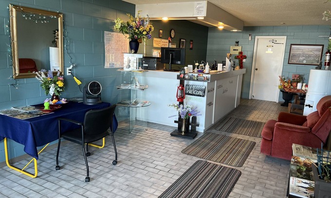 Timiskaming District Hotel | Earlton Motel