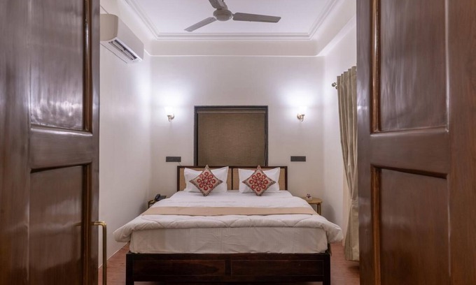 Civil Lines House | Earthen home in Prayagraj, India