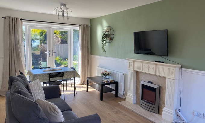Gateshead House | Easedale - 2 Bdrm Sleeps 4 Ideal for Contractors