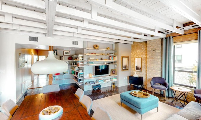 East Cesar Chavez Apartment | East 6th Historic Loft