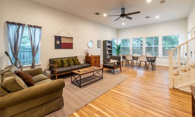 Rosewood House | East Austin Bungalow - Parking - W/D - Updated - 2 Miles to E 6th - Yard