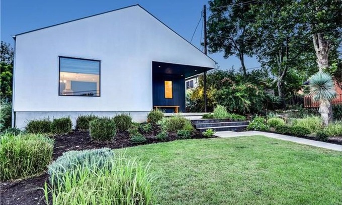 Blackshear-Prospect Hill House | East Austin Bungalow