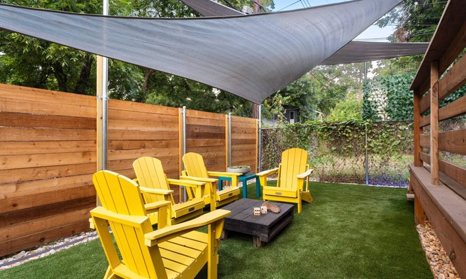 East Cesar Chavez House | East Austin Bungalow w BBQ, Firepit, Fun Yard