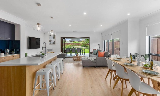 East Corrimal House | East Corrimal Escape - Beautiful Beachside Living