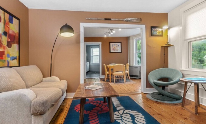 East End Apartment | East end. Walk to food, beer and downtown fun.