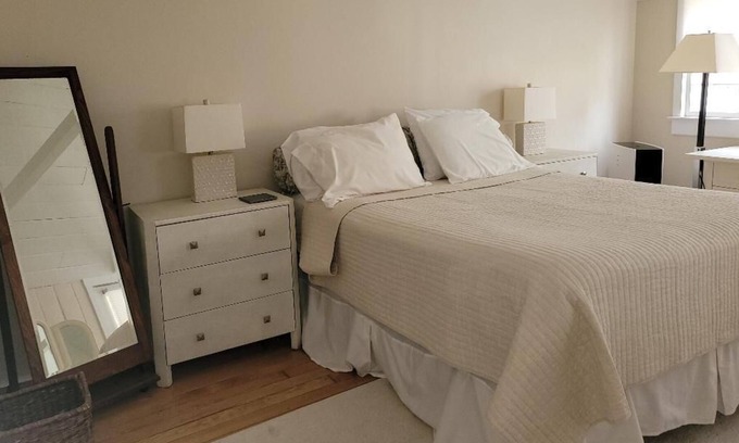 Wainscott Cottage | East Hampton Cottage Walk To Ocean