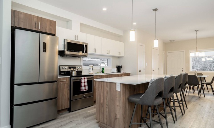 East Kildonan House | East Kildonan + Fancy 3 Bdr + Parking (644)