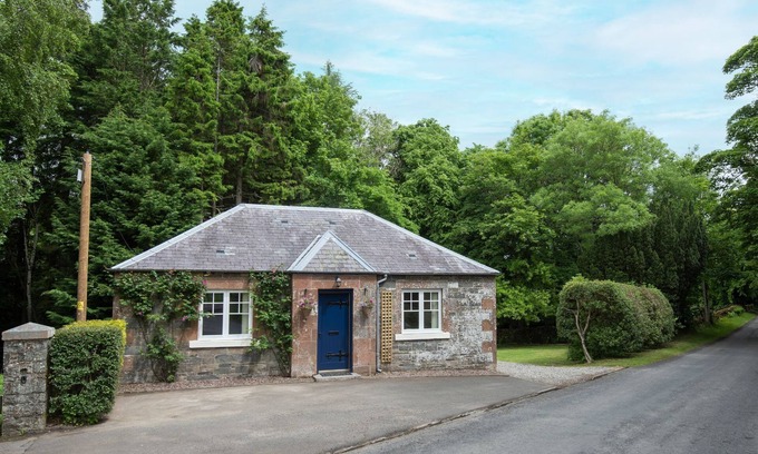 Galashiels Cottage | EAST LODGE AT ASHIESTIEL- sleeps 4 guests in 2 bedrooms