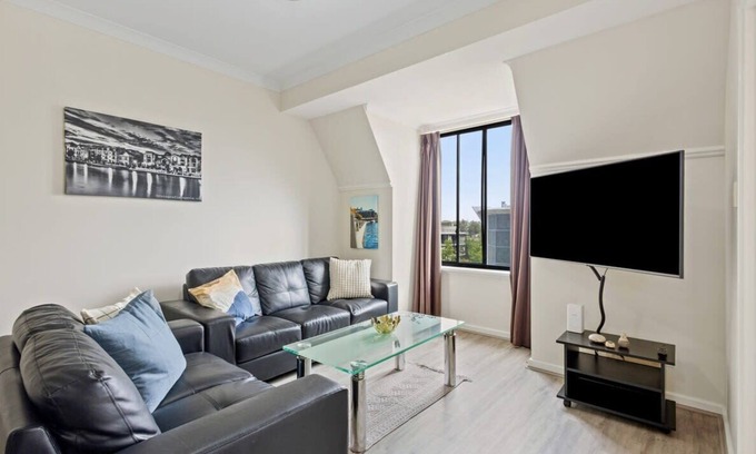 East Perth Apartment | East Perth Apartment with Free Wi-Fi and Parking