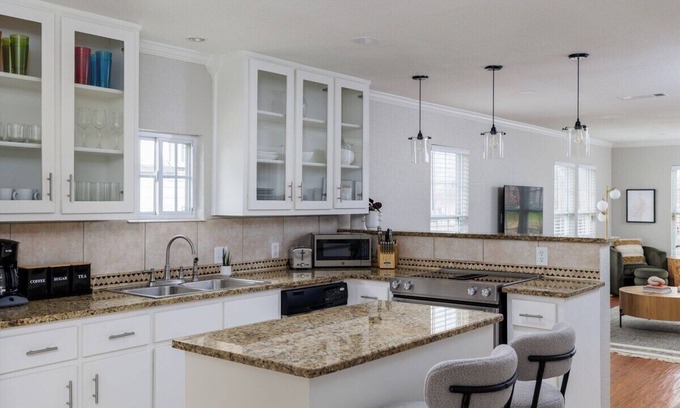 McKinley Heights House | East Side Charmer, King Bed, 3 BR, Close to UT