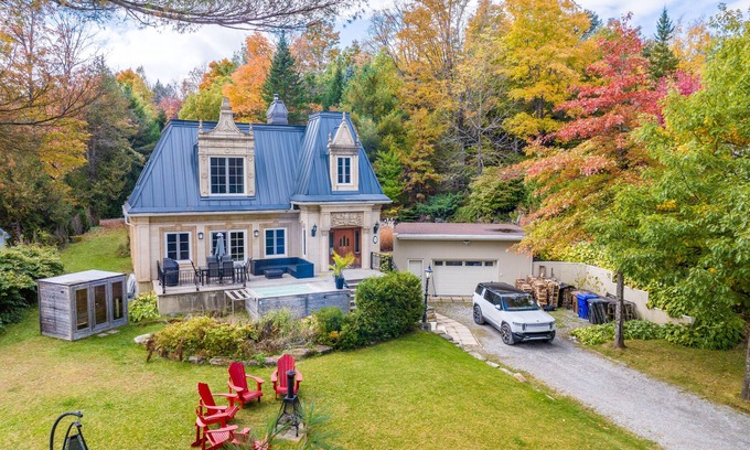 Eastman Villa | Eastern Townships waterfront with in-ground salt spa, sauna, kayaks, paddle boards and wifi