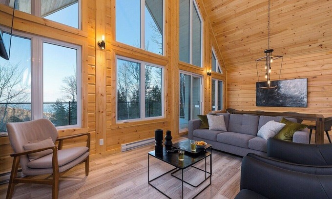 Les Eboulements Ski Chalet | Eastman 73: Timberblock Style & Scenic River View