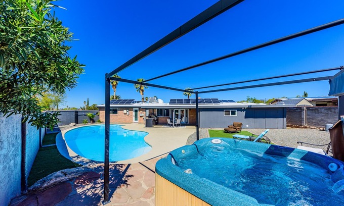 Hearthstone Hills House | EastTucson Entire Home Casa Hermosa Private Quiet Pool & Hot tub