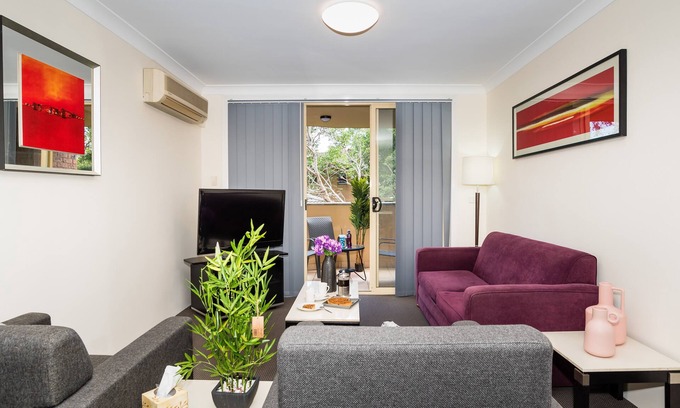 Eastwood Apartment | Eastwood Furnished Apartments - 2 Bedroom Apartment