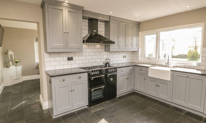 Rampside Cottage | EASTWOOD HOUSE, pet friendly, with open fire in Barrow-In-Furness