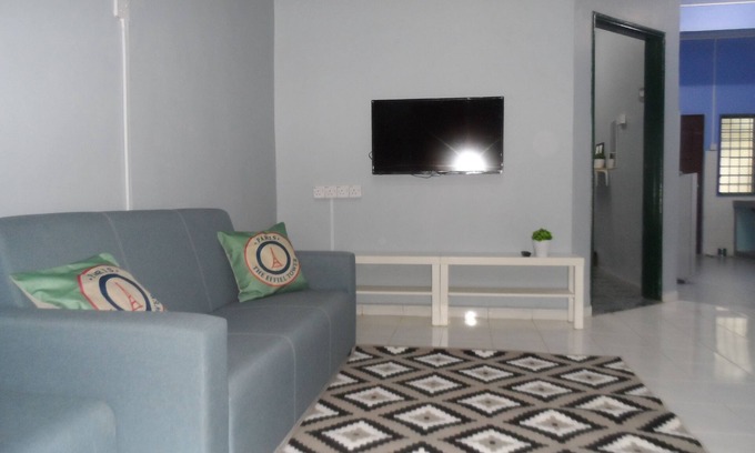 Klebang Kechil House | Easy access to town area and nearby popular eateries (not to be missed).