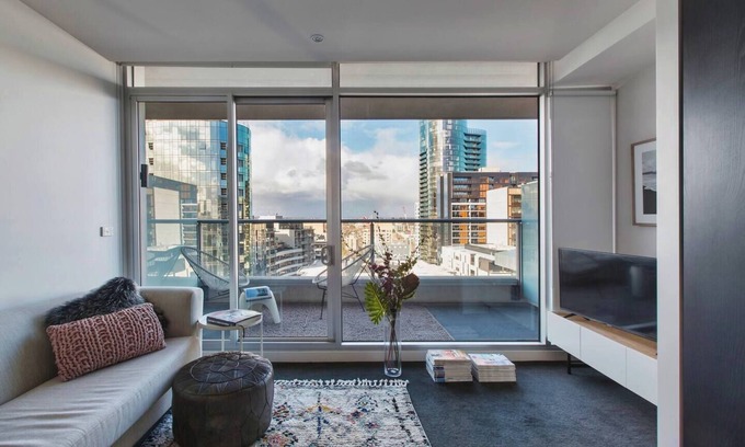 South Yarra Apartment | Easy Access to Chapel Street from this Sleek Stay