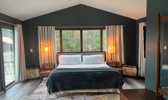 St. Helen House | Easy access to ORV trails, trailer parking, fenced-in yard for Fido!