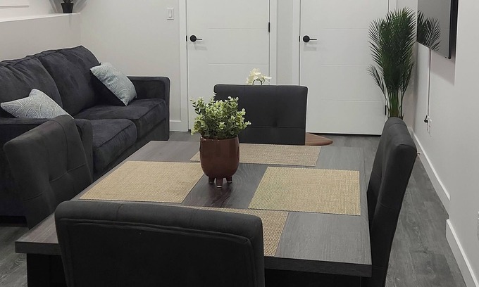 Saskatoon House | Easy access to Saskatoon downtown, Airport and Shaw Center