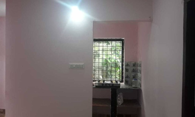 Kolar Road House | Easy approachable comfortable, home feeling.Well equipped kitchen self cooking.