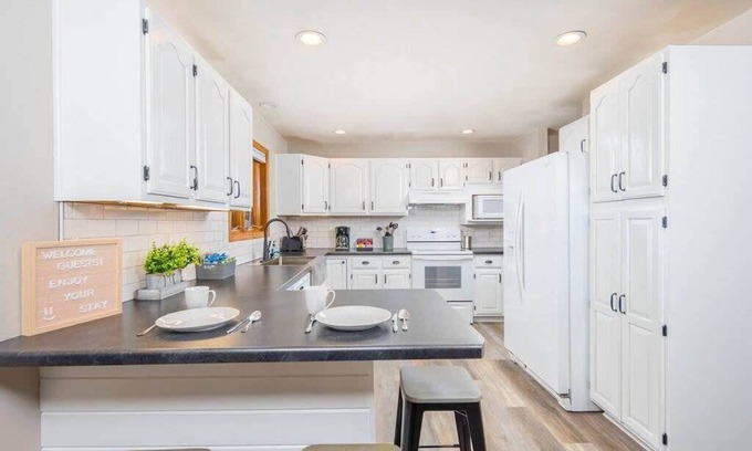 Appleton House | -Easy Eastowne Living - 3 Br