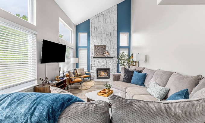 New Baltimore House | Easy Stay in Anchor Bay - Gym | Theater | Sleeps12