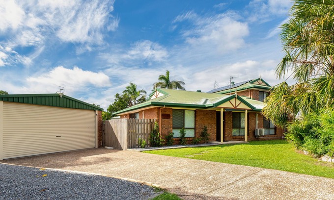 Tin Can Bay House | Easy walk to the foreshore and central to all that Tin Can Bay has to offer!