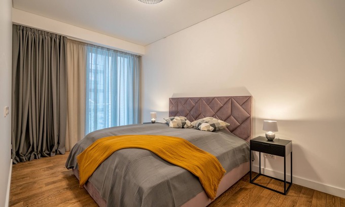 Centrs Apartment | Easyrooms Dzirnavu luxury apartment with balcony