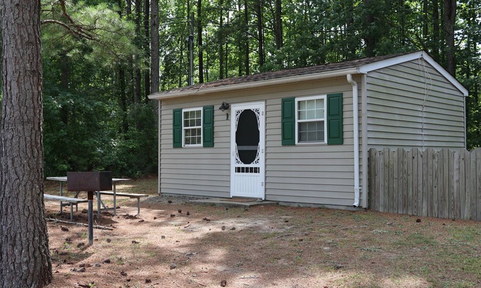 Gasburg Cabin | Ec Lake Gaston Cabin in natural woodland setting on beautiful Lake Gaston