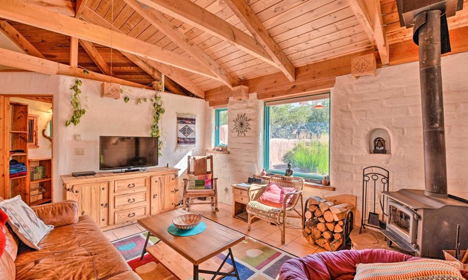 Baca Grande Cottage | Eclectic Adobe Crestone Cottage w/Patio + Yard!