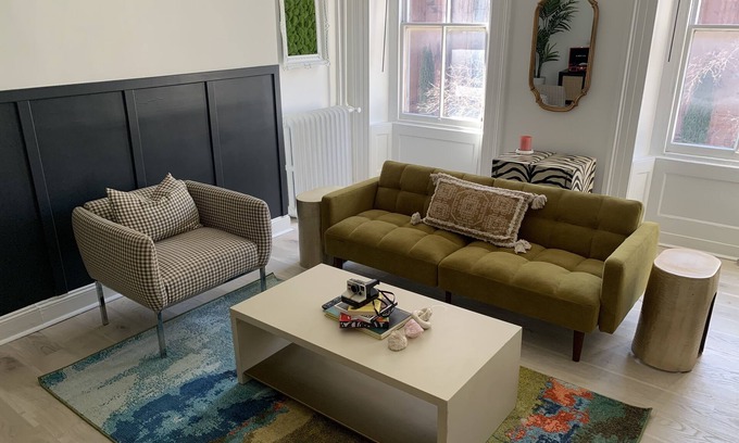 Mount Vernon Apartment | Eclectic, Bold, & Cozy 1-Bedroom Apartment in Artsy Neighborhood