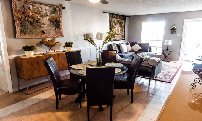 El Paso House | Eclectic Cozy Stellar location, sleeps 7