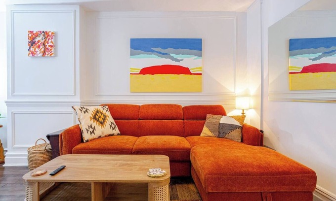 De Lorimier Apartment | Eclectic plateau mont-royal. 2-bedroom condo with garden.