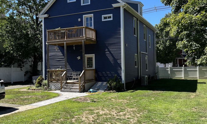 Wallingford Center Apartment | Eclectic & Whimsical themed Apt w/Free Parking & Pet-Friendly