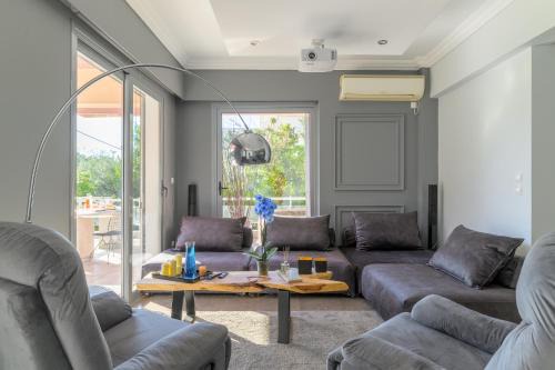 Glyfada Apartment | Eclipse Riviera Cinema