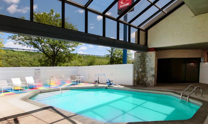 Holland Hotel | Econo Lodge Airport - Holland