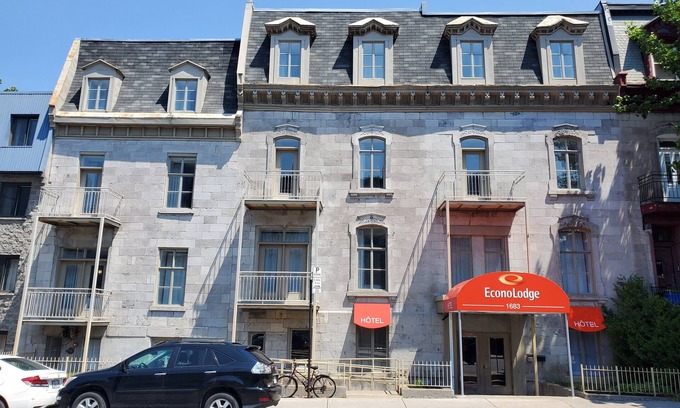 Gay Village Hotel | Econo Lodge