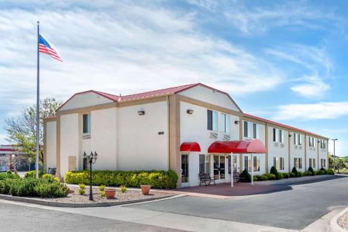 Cimarron Hills Hotel | Econo Lodge Colorado Springs near Airport