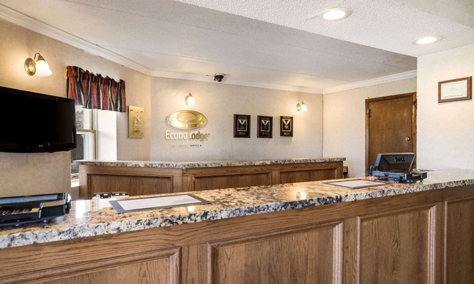 Corfu Hotel | Econo Lodge Darien Lakes