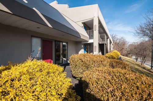 Elkridge Cabin | Econo Lodge Elkridge near Arundel Mills