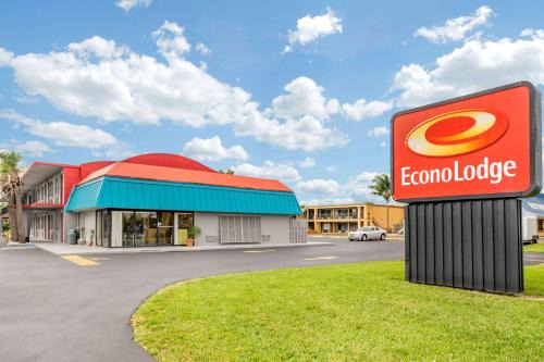 Fort Myers Cabin | Econo Lodge Fort Myers North